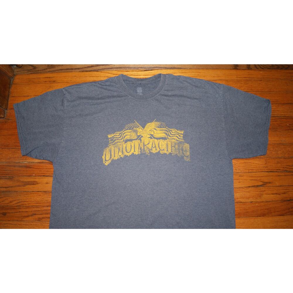 Union Pacific Railroad Gray Mens 2XL TShirt Est 1862 USA Flags Official Merch